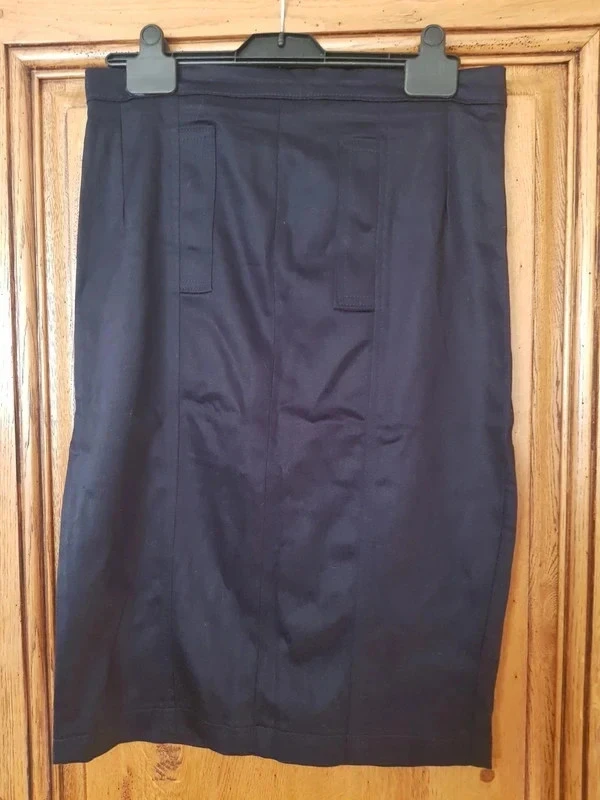 Jupe noire droite neuve faite par un styliste pro
